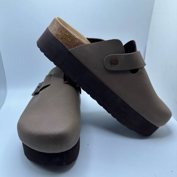 CUSHIONAIRE Women's Cork Footbed Platform Clog 8 BROWN - Picture 6 of 7